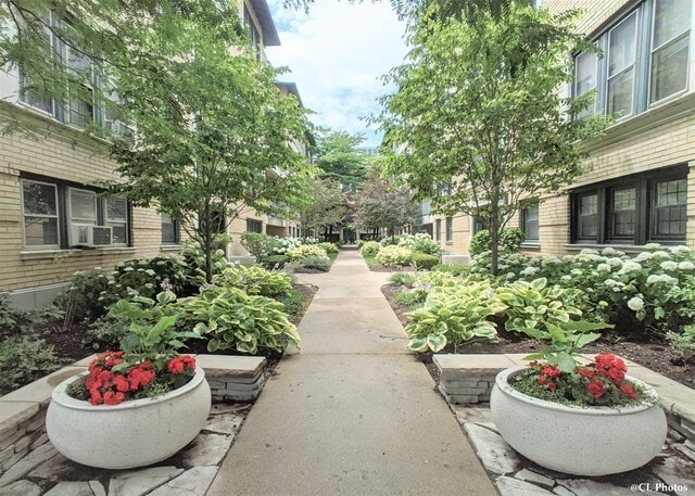 property at 4312 N Clarendon Ave