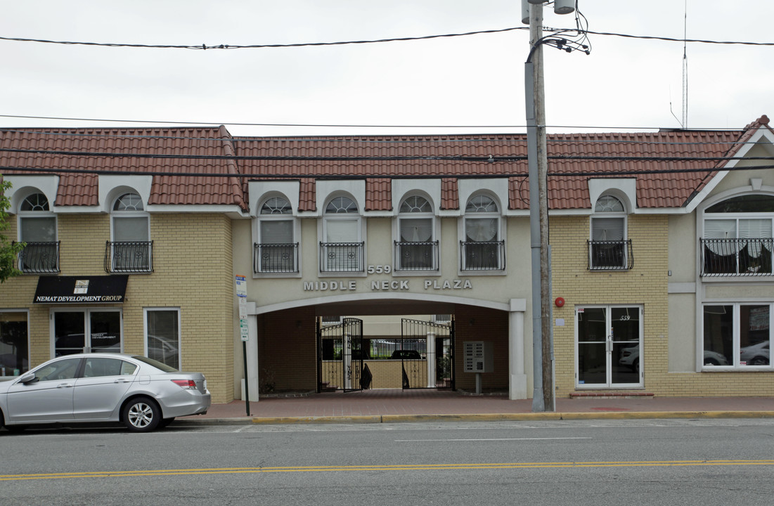 Middle Neck Plaza in Great Neck, NY - Building Photo