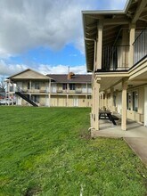 345 E Oregon Ave in Creswell, OR - Building Photo - Building Photo