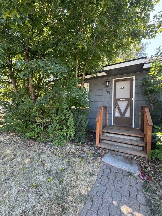 108 E Capitol Ave in Ellensburg, WA - Building Photo