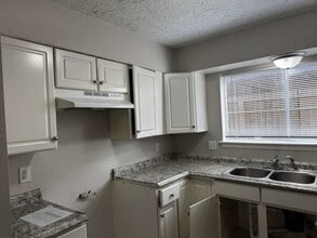 327 Oakdale Dr in Stafford, TX - Building Photo - Building Photo