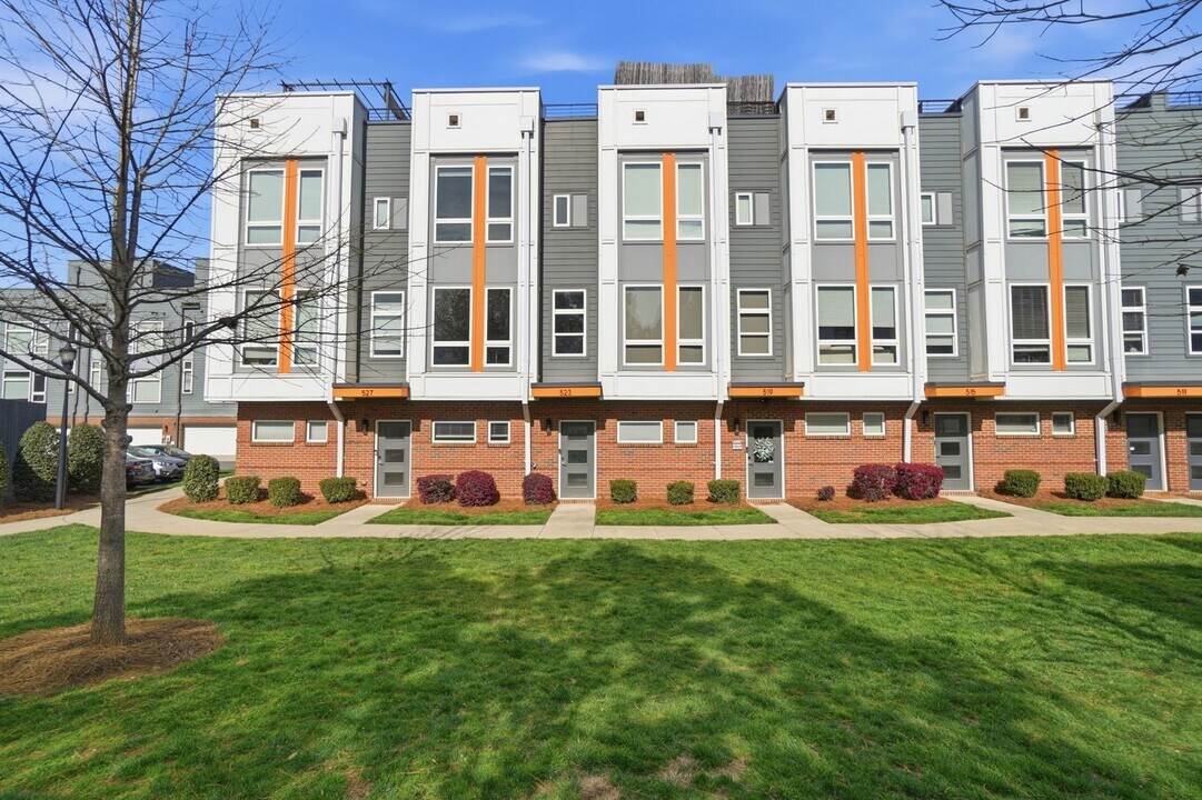 523 Sedgefield Park Dr in Charlotte, NC - Building Photo