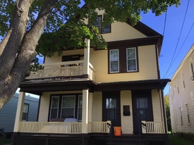 1025 Downer Ave, Unit 2nd Floor in Utica, NY - Building Photo