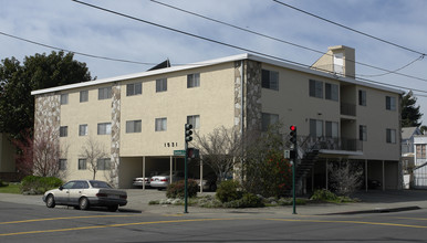 1531 Chestnut St in Alameda, CA - Building Photo - Building Photo