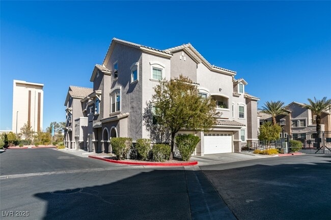 8777 W Maule Ave in Las Vegas, NV - Building Photo - Building Photo