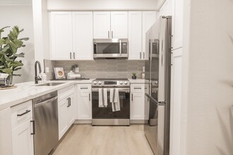 Haven Townhomes at P83 in Peoria, AZ - Foto de edificio - Building Photo