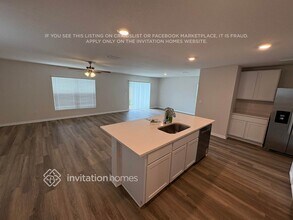 10828 Hidden Banks Gln in Parrish, FL - Building Photo - Building Photo