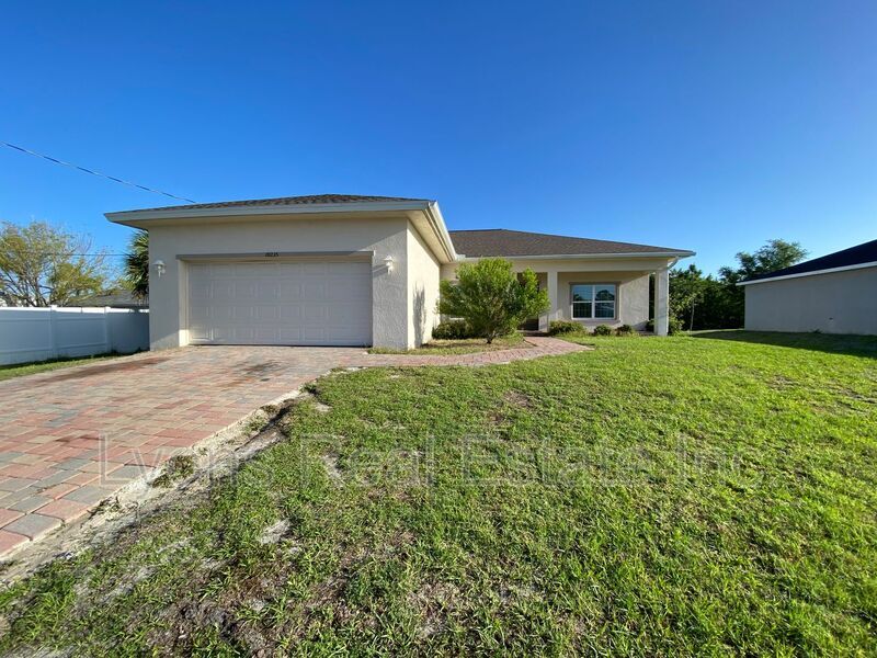 18235 Eau Gallie Cir in Port Charlotte, FL - Building Photo