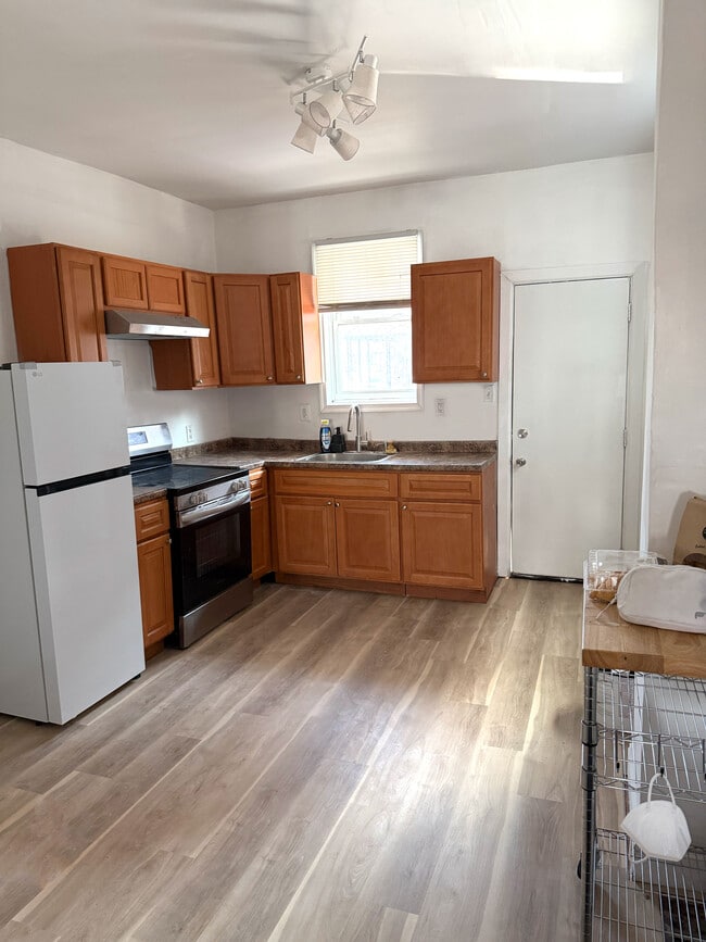 5502 Thomas Ave in Philadelphia, PA - Foto de edificio - Building Photo