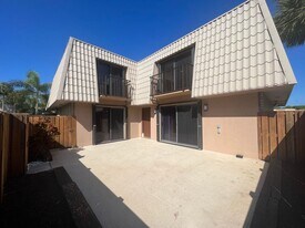 5714 57th Way in West Palm Beach, FL - Building Photo