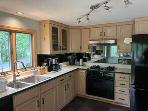 56 Captain Thomas Rd in Ogunquit, ME - Building Photo - Building Photo
