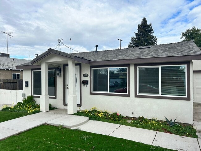 property at 1525 W Orangeburg Ave