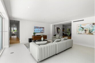 45 NE 104th St in Miami Shores, FL - Foto de edificio - Building Photo