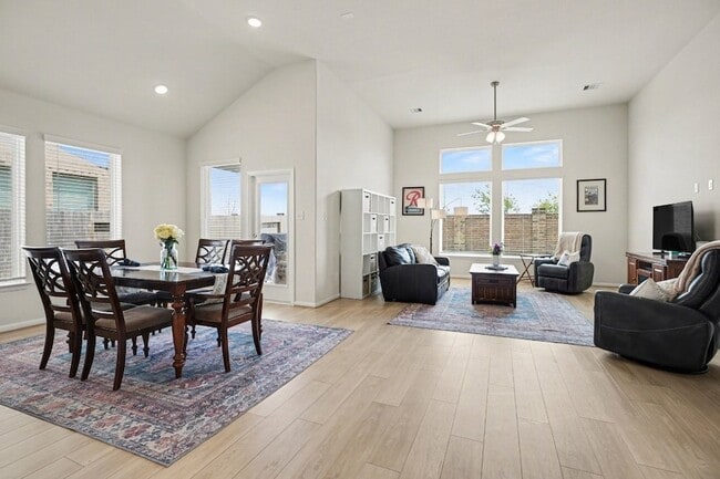 2214 Lierna Dr in La Marque, TX - Building Photo - Building Photo