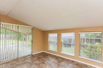 515 Nora Ln in Desoto, TX - Building Photo - Building Photo