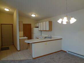 1412 W Clear Water Cir in Round Lake Beach, IL - Building Photo - Building Photo