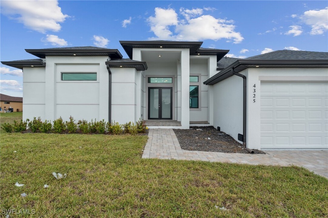 4325 NW 34th Ln in Cape Coral, FL - Building Photo