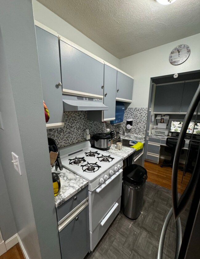 118 London St, Unit 4 in Boston, MA - Building Photo - Building Photo
