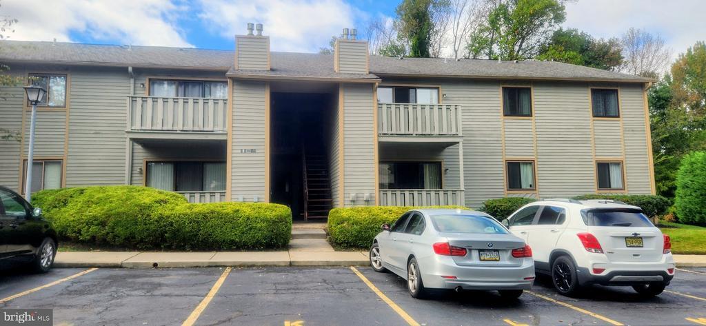 108 Woodhollow Dr in Evesham, NJ - Building Photo