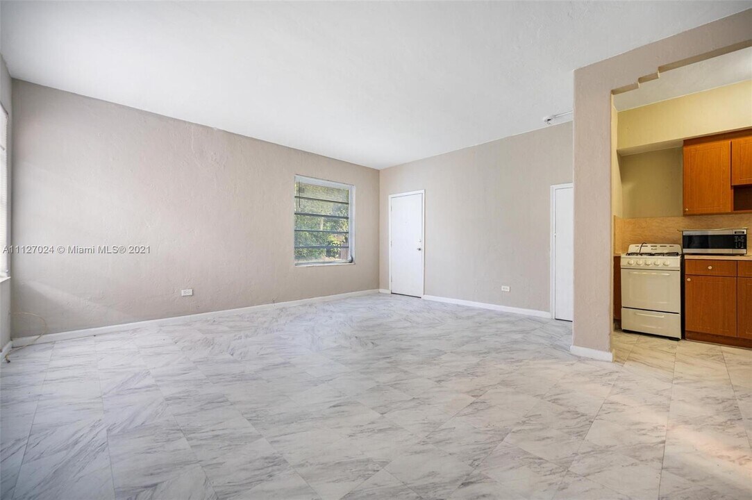 825 Alton Rd-Unit -4 in Miami Beach, FL - Building Photo