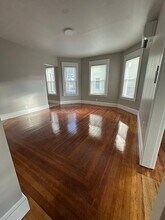 37 Cortland St, Unit 1 in Springfield, MA - Building Photo - Building Photo