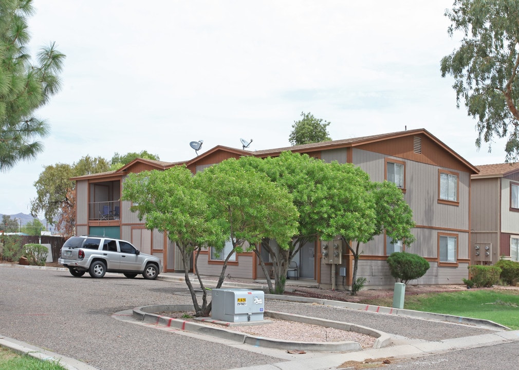 9920-9940 E Birchwood Ave in Mesa, AZ - Building Photo