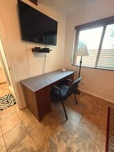 301 Broadway in Costa Mesa, CA - Foto de edificio - Building Photo