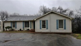 4758 Trenton Dr in Nashville, TN - Building Photo