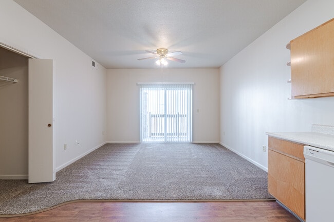 Englewood Vista in Gladstone, MO - Foto de edificio - Building Photo