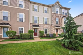 102 Bayside Ct in South Amboy, NJ - Building Photo - Building Photo
