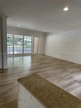 60 Park Dr in Bal Harbour, FL - Building Photo - Building Photo