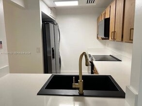 6735 W 26th Dr, Unit 125 in Hialeah, FL - Foto de edificio - Building Photo