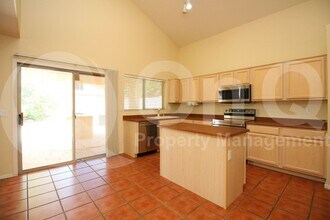 7460 W Lone Cactus Dr in Glendale, AZ - Building Photo - Building Photo