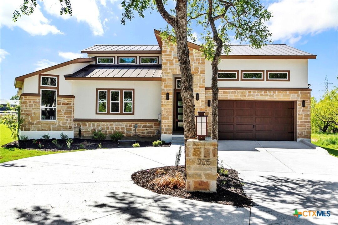 305 Fire Dance in Horseshoe Bay, TX - Foto de edificio