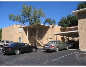 1002 N Central in Cameron, TX - Building Photo - Building Photo