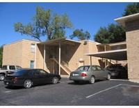 1002 N Central in Cameron, TX - Foto de edificio - Building Photo