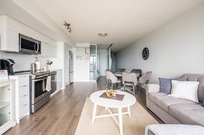 1 Iceboat Terr, Unit SI ID1502882P in Toronto, ON - Building Photo - Building Photo