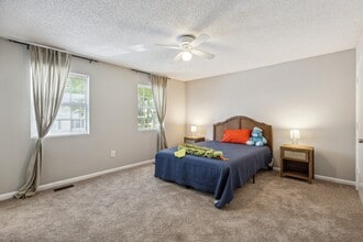 Lakeside Townhomes in Atlanta, GA - Foto de edificio - Building Photo