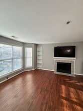 513 N Graham St, Unit 2F in Charlotte, NC - Foto de edificio - Building Photo