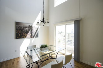 546 N Oxford Ave in Los Angeles, CA - Building Photo - Building Photo