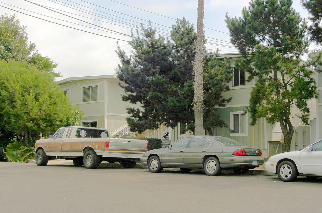 1826-1828 12th St in Manhattan Beach, CA - Foto de edificio