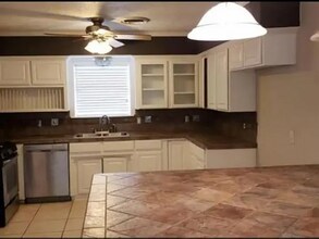 303 S 17th St in Nederland, TX - Building Photo - Building Photo