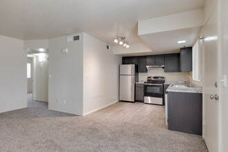 Cape Cod Apartments in Tempe, AZ - Foto de edificio - Interior Photo