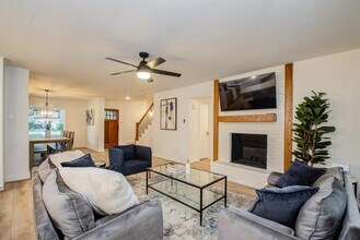 5907 Warm Springs Rd in Houston, TX - Building Photo - Building Photo
