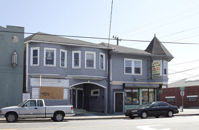 2400 Market St in Oakland, CA - Foto de edificio - Building Photo