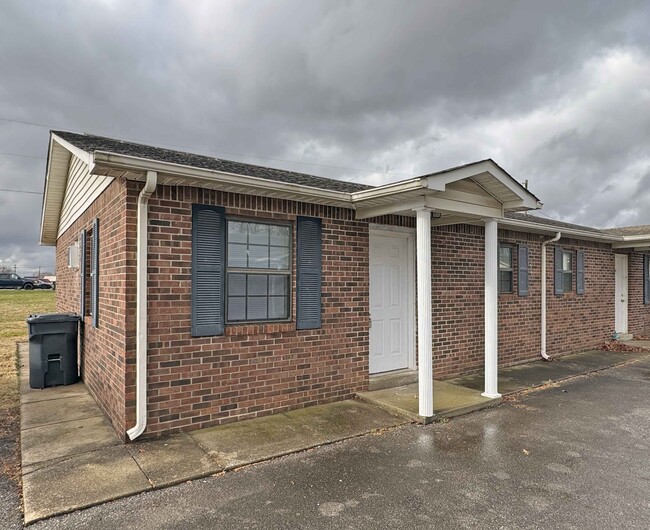 404 Thompsonville Ln, Unit 24 in Oak Grove, KY - Building Photo - Building Photo