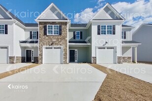 3713 Oak Leaf Wy in Greenville, NC - Building Photo