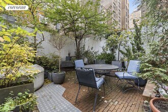 39 W 68th St in New York, NY - Foto de edificio - Building Photo