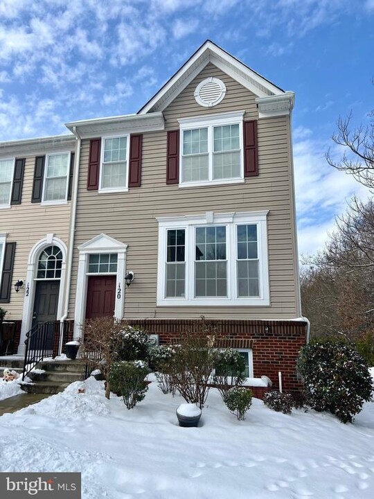 120 Lullaby Ct in Germantown, MD - Building Photo