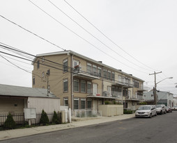 216-222 Beach 100th St in Far Rockaway, NY - Building Photo